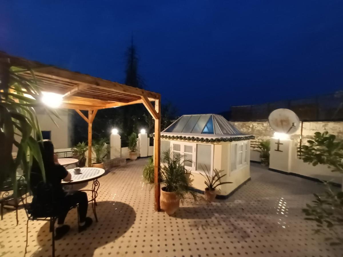 Riad Avec Terrasse Privee Et Piscine Partagee A 300M فاس المظهر الخارجي الصورة