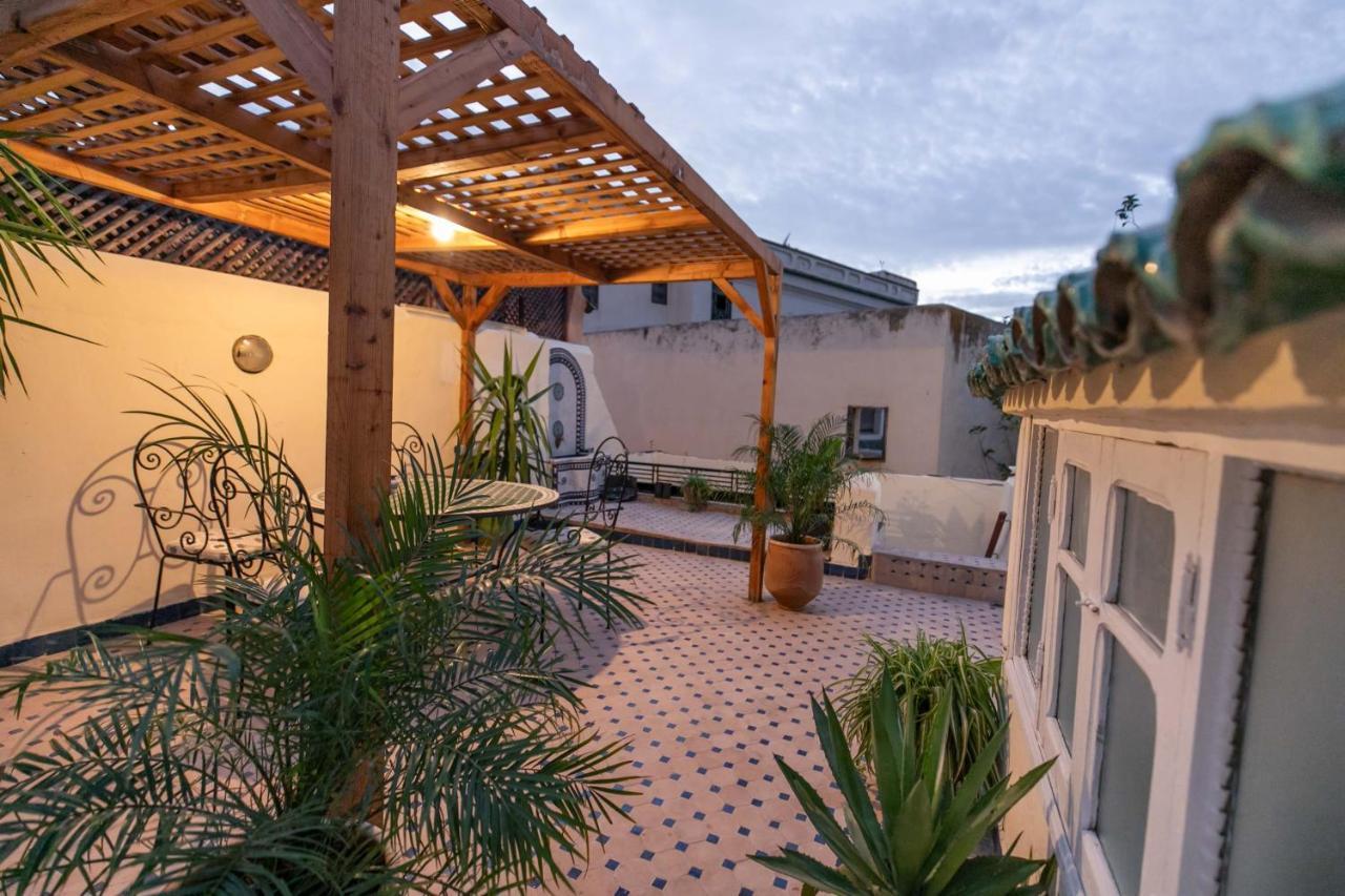 Riad Avec Terrasse Privee Et Piscine Partagee A 300M فاس المظهر الخارجي الصورة